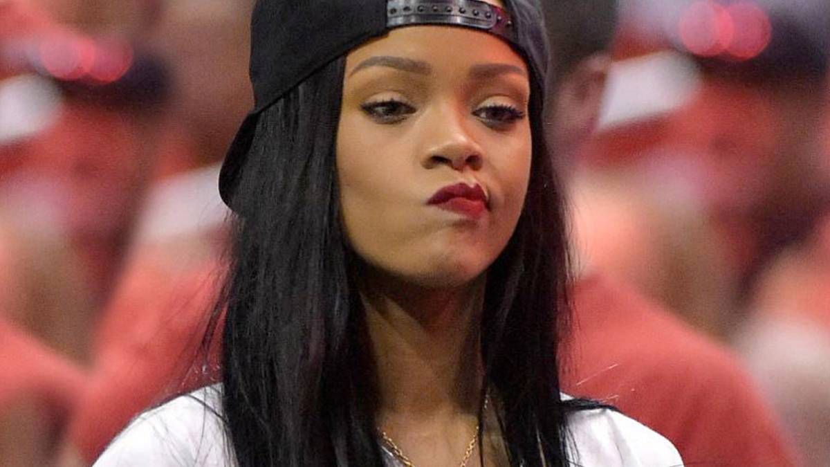 Rihanna smutna