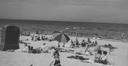 Kosze, parasolki i szlafroki, czyli polskie plaże przed wojną