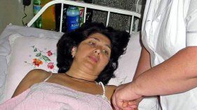 Jedna z uwolnionych kobiet w szpitalu