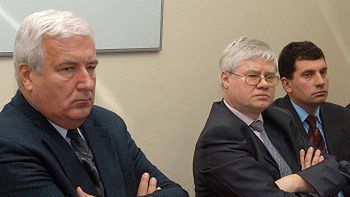 Sekretarz stanu ministerstwa finansów Andrzej Szarawarski, wicepremier Jerzy Hausner i podsekretarz stanu ministerstwa gospodarki Dagmir Długosz