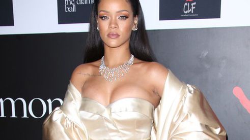 Rihanna nie boi się odważnych stylizacji