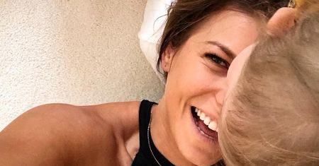 Lewandowska opublikowała zdjęcie z Robertem i Klarą. Internauci żartują z piłkarza