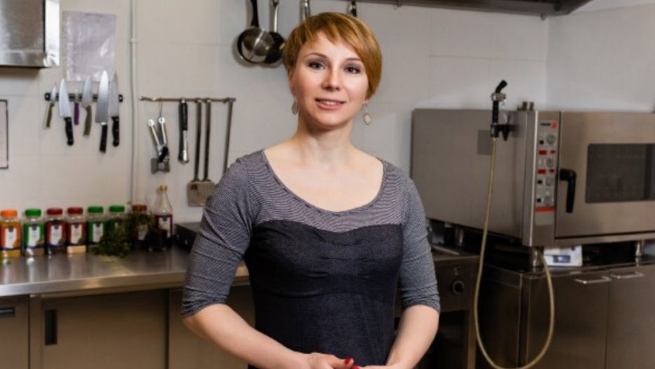 Anna Bocheńska dostarcza posiłki dla osób starszych oraz rodzin w potrzebie.
