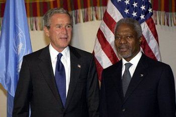 Kofi Annan kontra George Bush