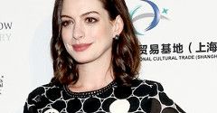 Anne Hathaway w sukience mini