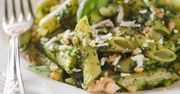 Zielone penne z pesto i orzechami włoskimi. Ekspresowy obiad
