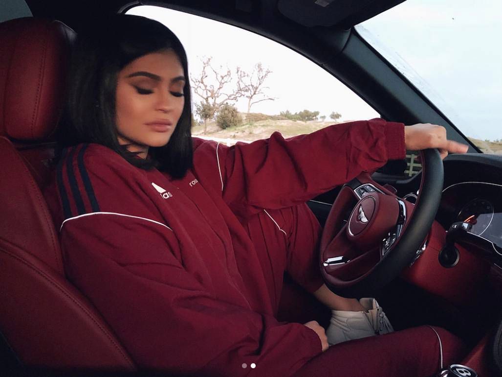 Kylie Jenner chwali się figurą po ciąży