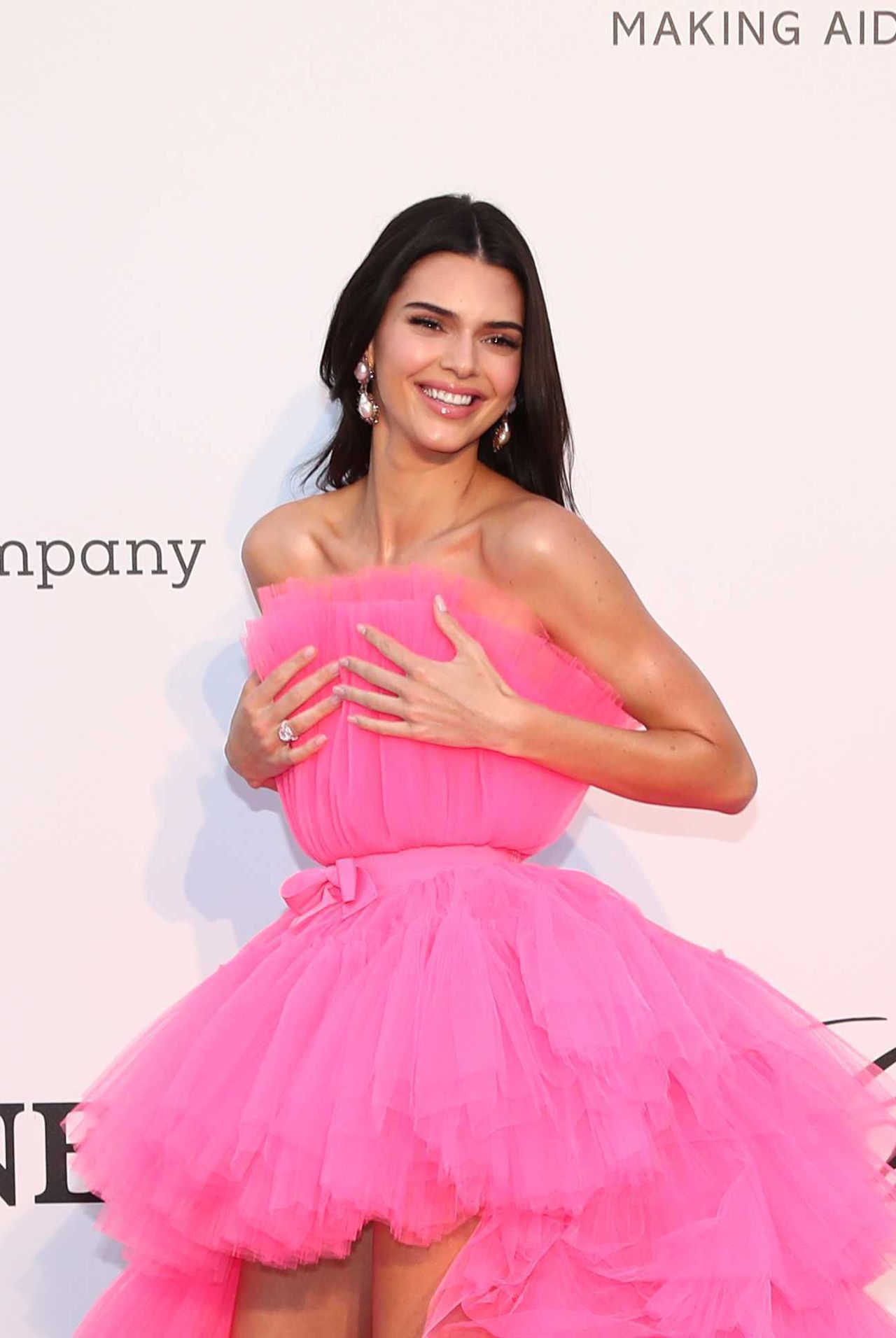 Kendall Jenner - różowa sukienka, Cannes 2019