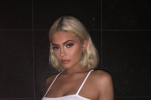 Kylie Jenner chwali się brzuchem. Urodziła pół roku temu