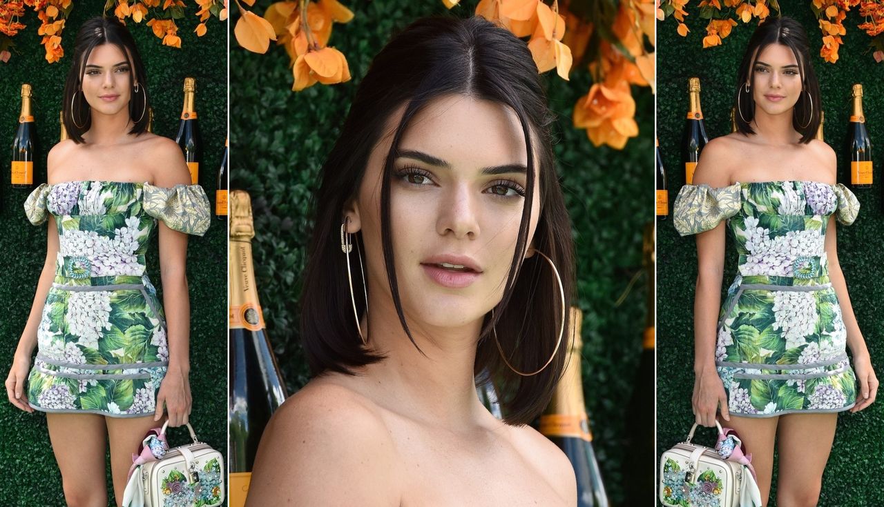 Kendall Jenner w kwiatowej mini i białych kozaczkach