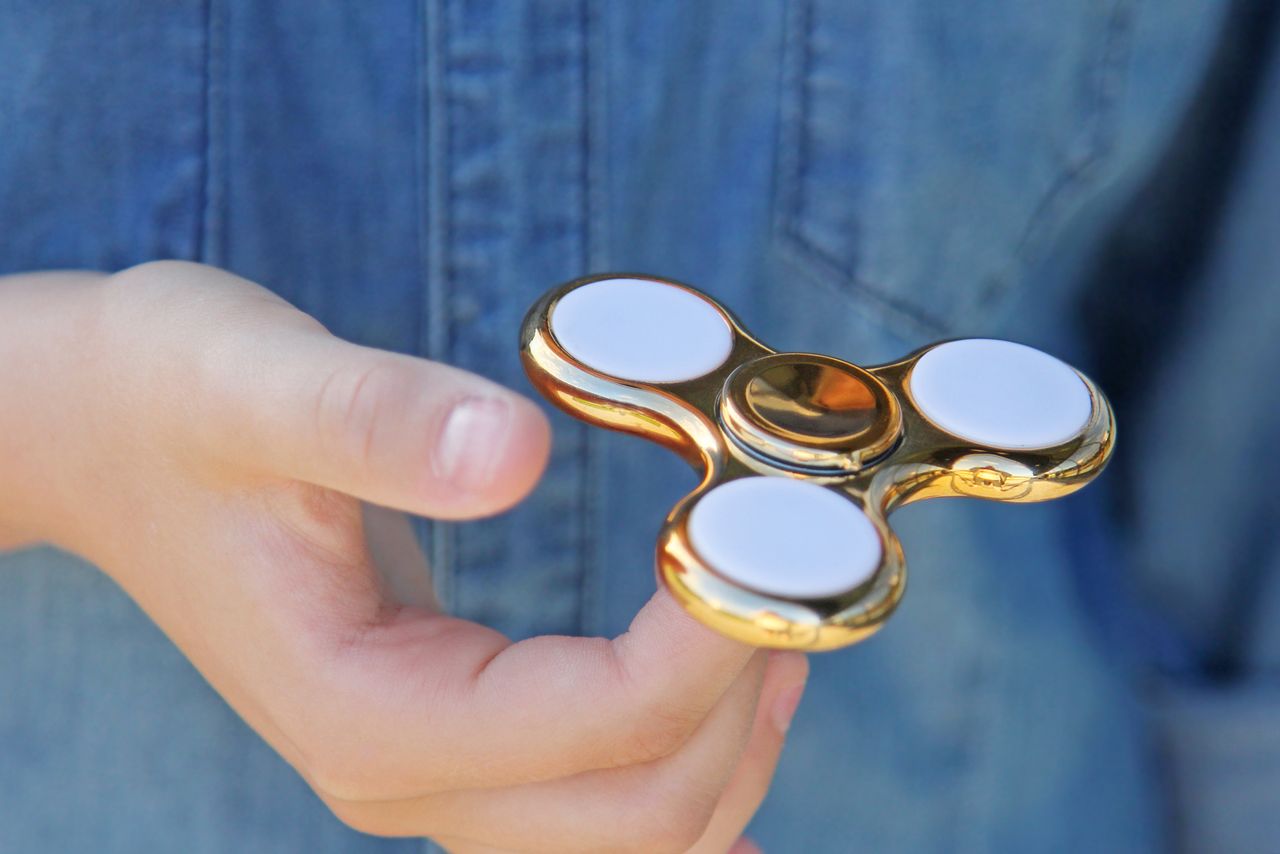 Gadżet roku pomoże w... makijażu! Fidget spinner zrobi ci usta