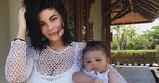 Kylie Jenner bierze przykład z Khloe Kardahian. Gwiazda również przekłuła córce uszy