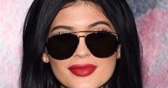 Ile operacji plastycznych miała Kylie Jenner?