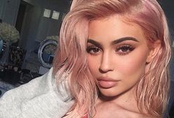 Zdjęcie rodem z Playboya. Kylie Jenner pokazała biust