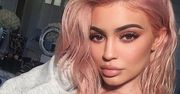 Zdjęcie rodem z Playboya. Kylie Jenner pokazała biust