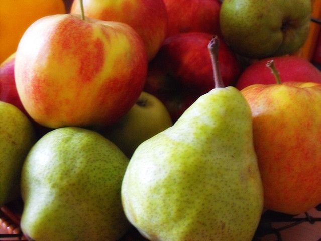 Owoce bogate w błonnik - gruszki i jabłka 
