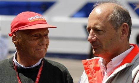 Lauda: Hamilton jeździ w stylu Senny!