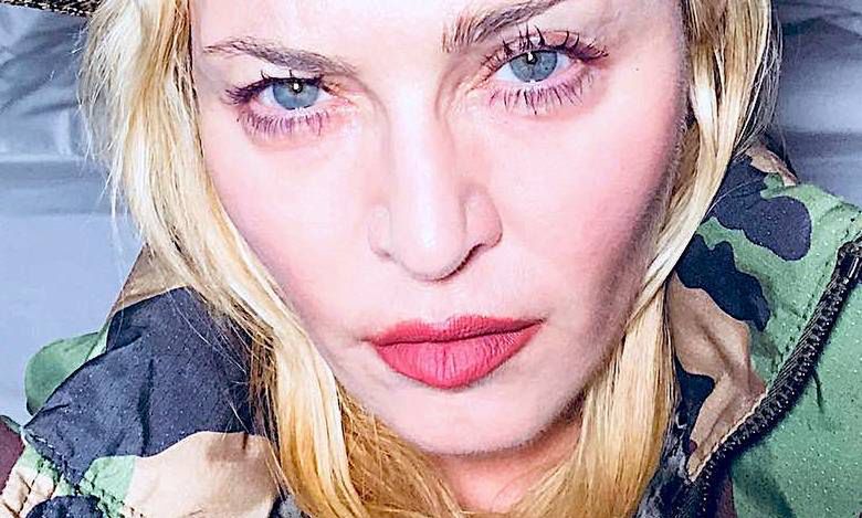 70-letnia Madonna została przyłapana w brudnych włosach i zwykłym ubraniu! Aż trudno ją rozpoznać