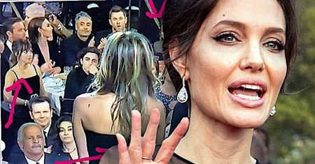 To zdjęcie podbija internet! Jennifer Aniston przemawia na Złotych Globach 2018, a Angelina Jolie w tym czasie… HIT!