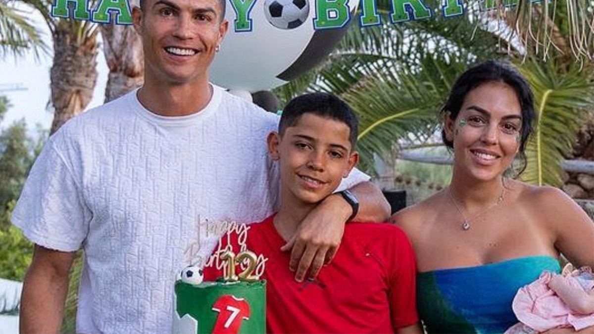 Cristiano Ronaldo i Georgina Rodriguez hucznie obchodzą 12. urodziny juniora. Całą uwagę kradnie ich maleńka córeczka