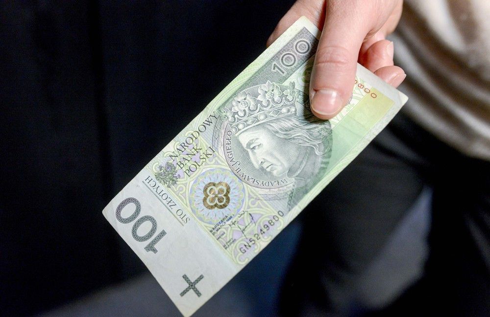 Czy pieniądze mogą przenosić choroby, w tym COVID-19?