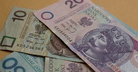 Te banknoty straciły już ważność i wartość. Nie przyjmą ich w żadnym sklepie. Wymień je