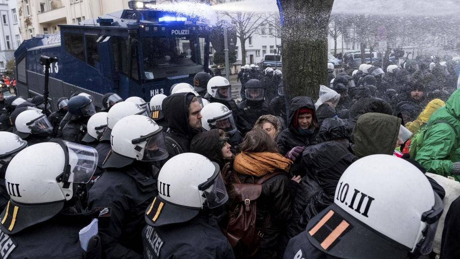 Starcia policji z członkami ANTIFY