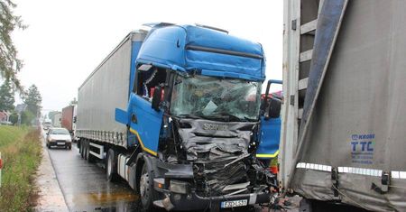 Wypadek w Pacanowie. Trzy ciężarówki zderzyły się na drodze krajowej nr 73