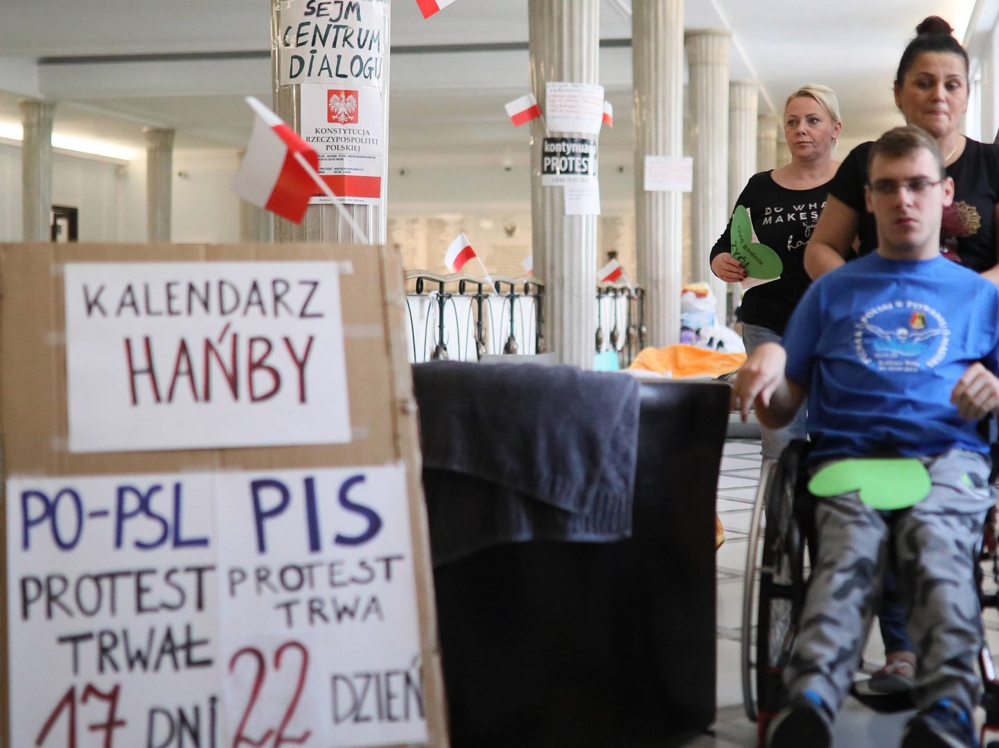 Opiekunowie niepełnosprawnych w Sejmie protestują czwarty tydzień