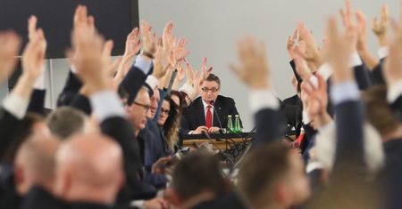 41 proc. Polaków chce, by opozycja utworzyła wspólny blok