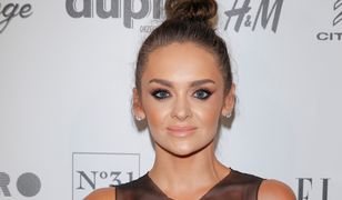 Sylwia Nowak w zmysłowej stylizacji. Cała w piórach i prześwitach