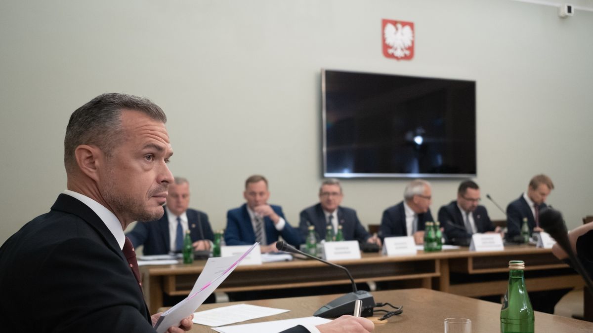 Sławomir Nowak na pytania od komisji musiał czekać wyjątkowo długo.