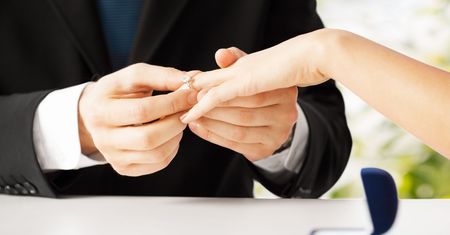 Dziewczynie nie spodobał się pierścionek zaręczynowy. Wybuchła gorąca dyskusja