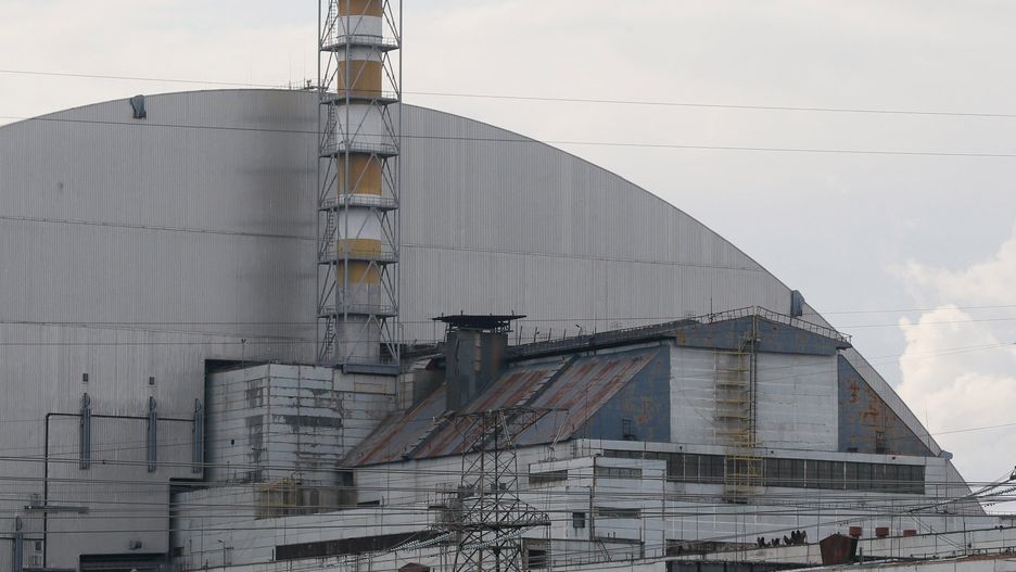 Nowy sarkofag nad zniszczonym reaktorem w Czarnobylu