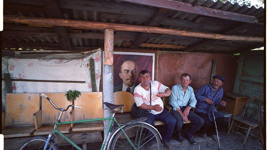 Mieszkańcy wioski w okolicach Kijowa, którzy odmówili ewakuacji po wybuchu reaktora. 1990 r.