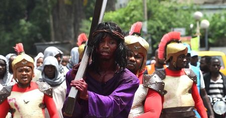 Nigeria. Wjechał w modlące się dzieci. Tłum zlinczował kierowcę