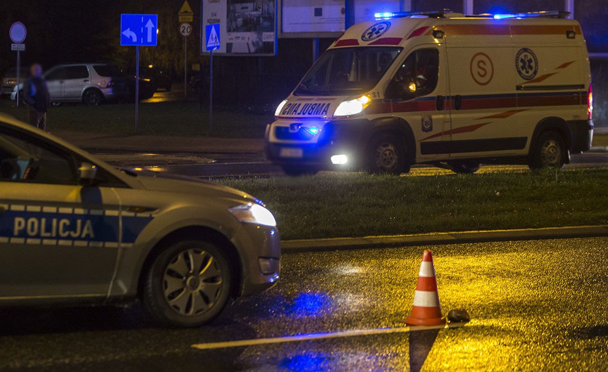 Rozbite BMW na słupie w Poznaniu. Zabity i ranni