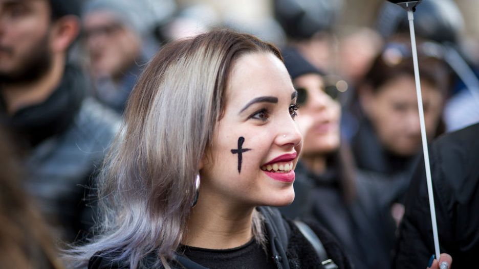Uczestniczka katolickiej demonstracji w Rzymie