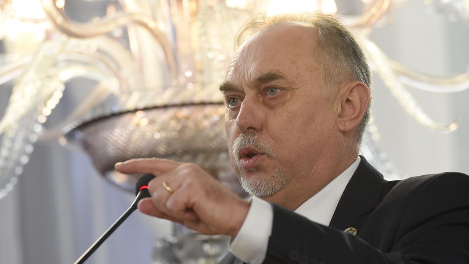 Poseł Janusz Sanocki twierdzi, że bramek w urzędzie być nie powinno