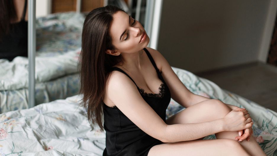 Czarna koszula nocna z koronką nigdy nie wychodzi z mody