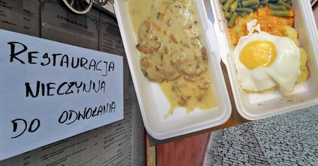 Zamawianie jedzenia na wynos ostatnią deską ratunku dla restauracji. "W najgorszej sytuacji będziemy musieli zamknąć lokal"