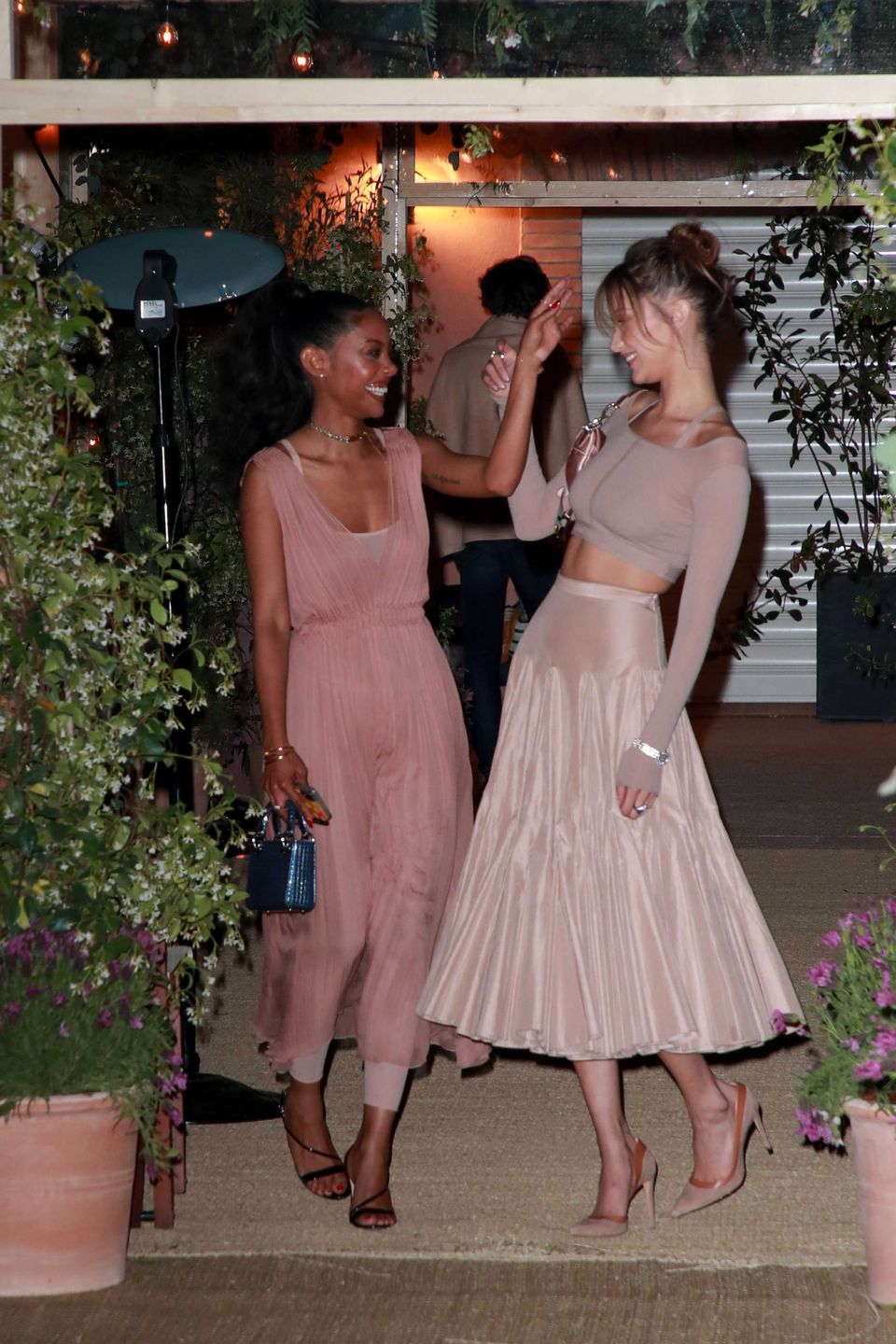 Bella Hadid i Fanny Bourdette-Donon - kolacja u Diora i Vogue'a