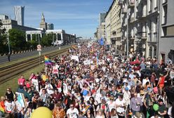 ONR nie odpuścił. W stronę Parady Równości poleciały race