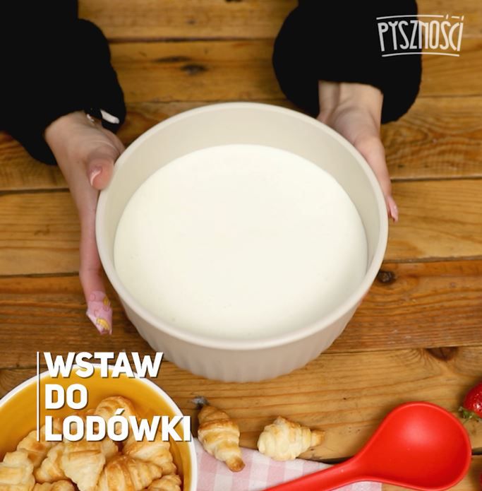 Deser z truskawek i mleka skondensowanego- Pyszności