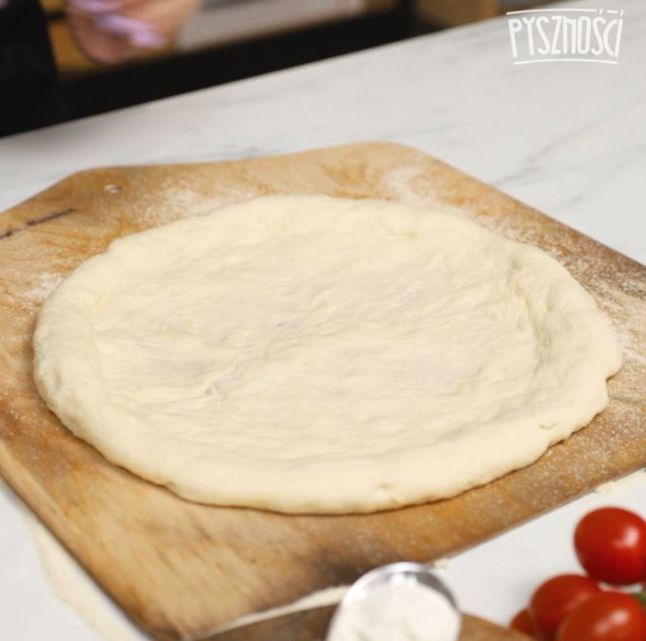 Pizza z gorgonzolą i gruszką- Pyszności