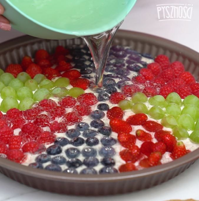 Tarta bez pieczenia z galaretką- Pyszności