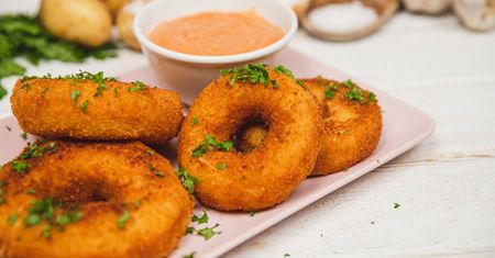 Krążki cebulowe a'la donuty. Chrupiąca i pyszna przekąska na słono