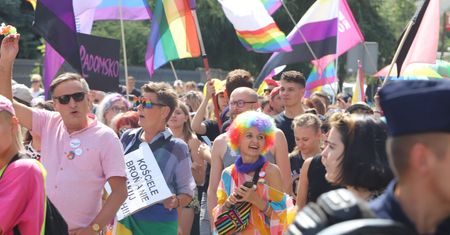 Marsz Równości w Radomsku. Kontrmanifestanci rzucali jajkami i kamieniami