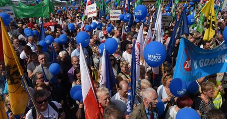 Demonstranci do reportera TVP Info: nie wstyd ci?