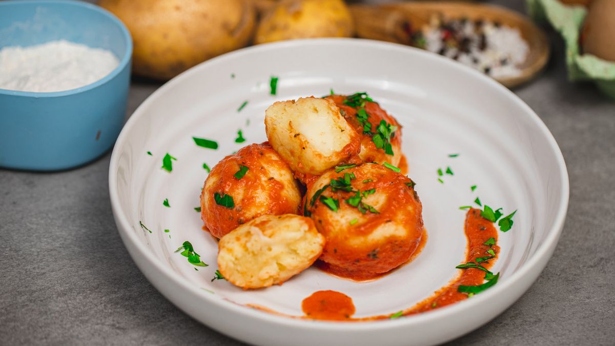 Ziemniaczane kulki w sosie pomidorowym- Pyszności